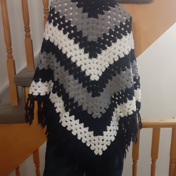 Forever 21 Blue/Grey/White Fringe Poncho- Unisex- One Size - Picture 5 of 7